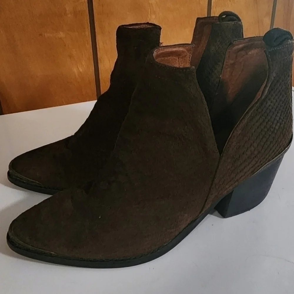 FREE PEOPLE Jeffery Campbell Hunt The Plains Boot Suede Snake Print Sz. 9.5
